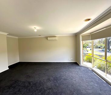 COSY 3 BEDROOM HOUSE - Photo 1