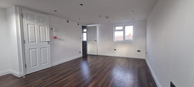 3 bedroom flat to rent - Photo 1