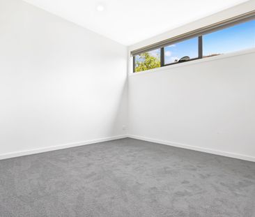 4/12 South Crescent, Heidelberg West VIC 3081 - Townhouse For Rent ... - Photo 1