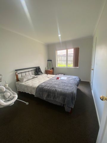 CLENDON PARK, 3 BEDROOMS - Photo 3