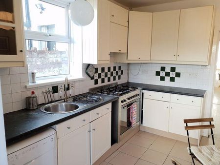 5 bedroom terraced house to rent - Photo 4
