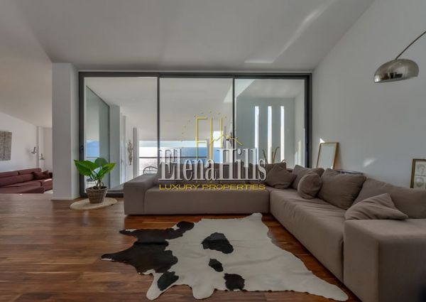 Large reformed apartment with magnificent sea views in front of the Mascarat Beach, Altea, Alicante