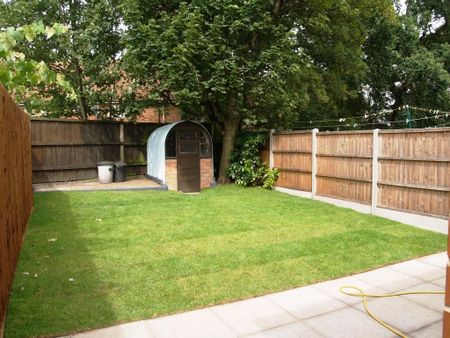 3 bedroom end of terrace house to rent - Photo 5