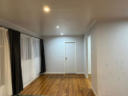 Charming 2BR Home with big backyard - Photo 1