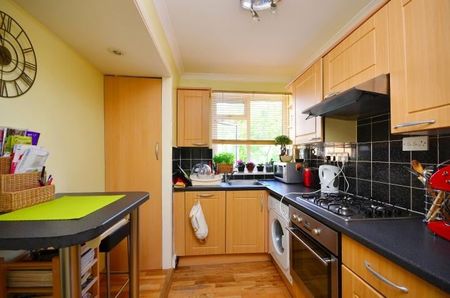 Room in a Shared Flat, Burton House, SE16 - Photo 2