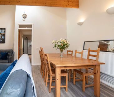 Modern 6-bedroom Coburn Street house - Photo 1