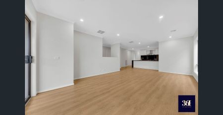 SPACIOUS 4 BEDROOM HOME WITH 2 LIVING AREA AND SOLAR PANELS, CLOSE TO SHOPPING, SCHOOLS AND TRANSPORT - Photo 2