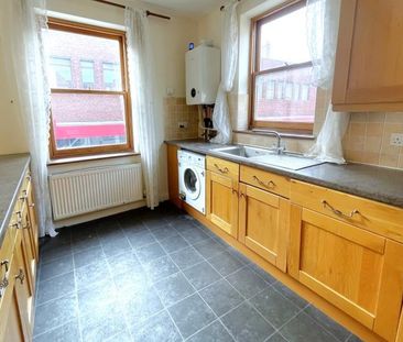 2 bedroom flat to rent - Photo 2