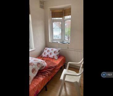 1 bedroom in a house share to rent - Photo 3