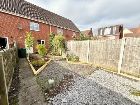 2 bedroom terraced house to rent - Photo 2