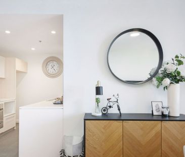 Stylish Two-Bedroom Apartment with City Views in the Heart of Parra... - Photo 6