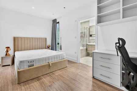 3 bedroom flat to rent - Photo 4