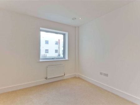 A one bedroom apartment conveniently positioned close to Guildford train station. - Photo 5