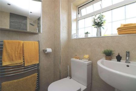 Aylesbeare, Shoeburyness, Southend-on-sea, Essex, SS3 - Photo 5