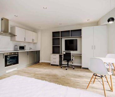 Deluxe Studios - Photo 6