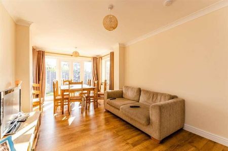 Earles Gardens, Norwich, NR4 - Photo 2