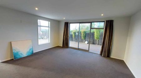 Spacious family Home in Millwater - Photo 5