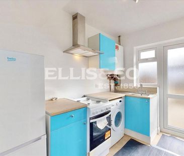 3 bedroom end of terrace house to rent - Photo 1