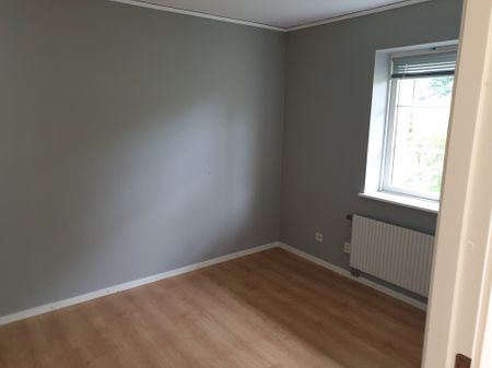 Falkenbergsvägen, Östra Frölunda - Photo 2