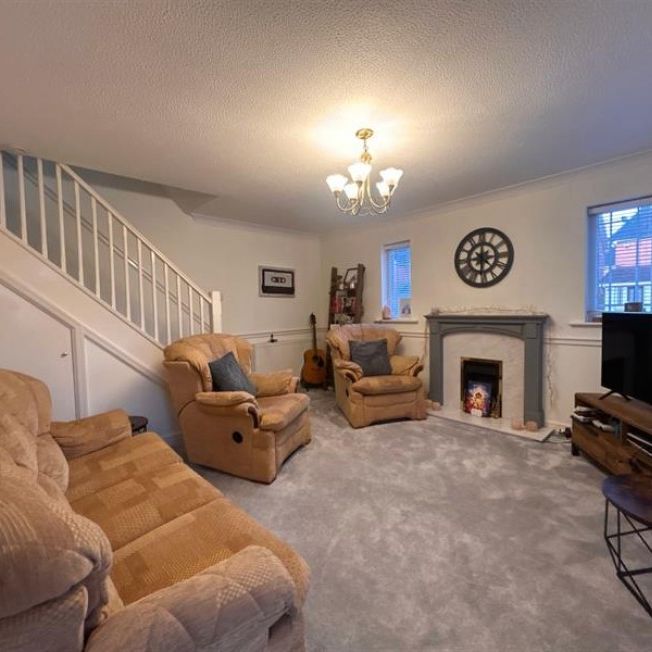 3 Bedroom Semi Detached To Let - Photo 1