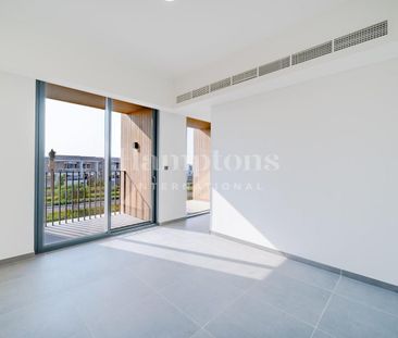 Brand New | Large Layout | Single Row - Photo 6