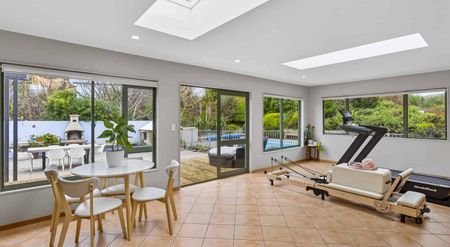 Space, Sun & Coastal Fun – Your Dream Family Home Awaits - Photo 2