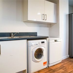 6 bedroom apartment to rent West Street, Sheffield, South Yorkshire, S1 - Photo 3