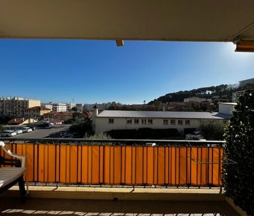 Location Appartement 2 pièces 49m² ST LAURENT DU VAR 06700 - Photo 3