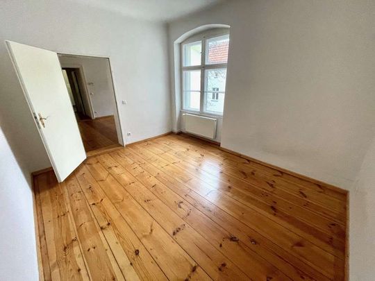 Renovierungsbed&uuml;rftige 2 Zimmer Wohnung zum 01.12.2024! - Photo 1