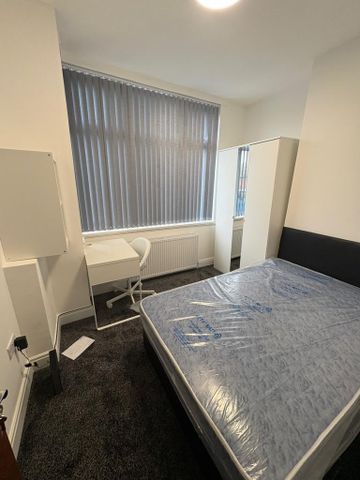 5 bedroom terraced house to rent - Photo 3