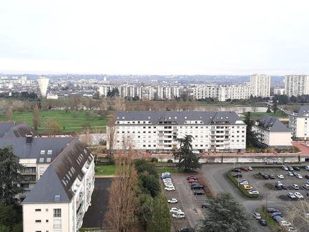 TOURS SUD – TYPE 3 au 17ème étage, Appartement idéalement situé, dans une résidence à proximité des commerces, des écoles et des transports en communs. - Photo 3