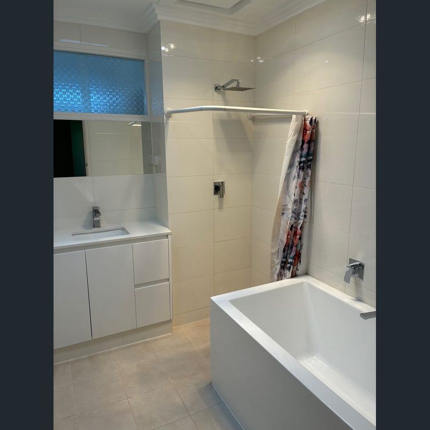 Lovely renovated unit - Photo 1