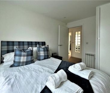 Cwrt Myrddin, Llanelli, SA15 - Photo 2