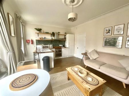 1 bedroom flat to rent - Photo 2