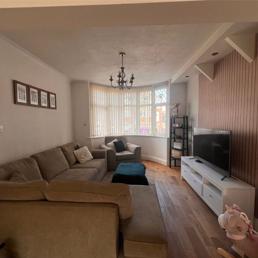 Fairview Road, Penn, Wolverhampton, WV4 - Photo 1