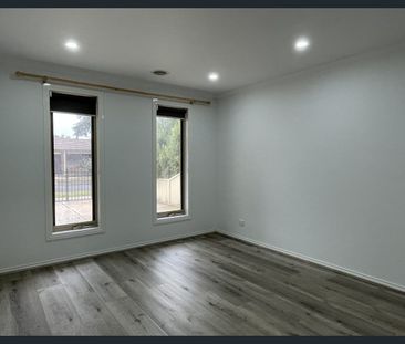 Spacious 3-Bedroom Home for rental - Close to M1 and Local Schools - Photo 1