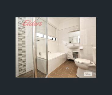 Modern Three Bedroom Townhouse - Photo 4