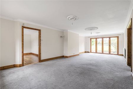 A 7 bedroom detached three storey property situated within the Village of New Packington - Photo 4