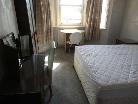 Bedroom Detached House In Wallisdown, BH10 - Photo 5