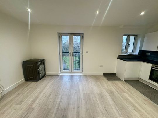 Modern 2-Bedroom Apartment - Photo 1