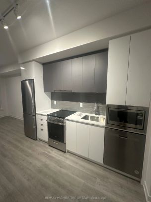 30 Upper Mall Way #403 - Photo 1