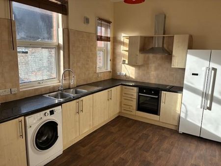 3 bedroom end of terrace house to rent - Photo 4