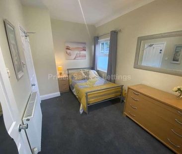 Ensuite Double Room, South, LN5 - Photo 6