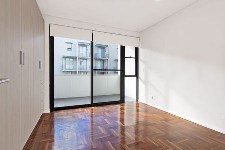 MAROUBRA JUNCTION - 2 BED - 2 BATH APARTMENT + TIMBER PARQUETRY FLOOR - Photo 4