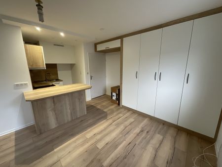 A LOUER - Studio refait à neuf et moderne de 28m² - Photo 2