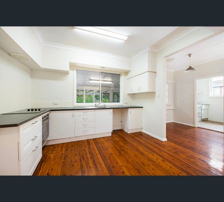 10 Charlton Street, Toowoon Bay, NSW 2261 - Photo 1