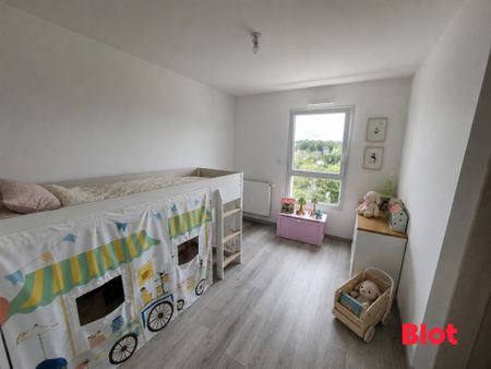 Location Maison 5 pièces 104m² MONTREUIL LE GAST 35520 - Photo 2