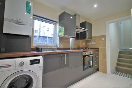 1 bedroom Flat To Let - Photo 3