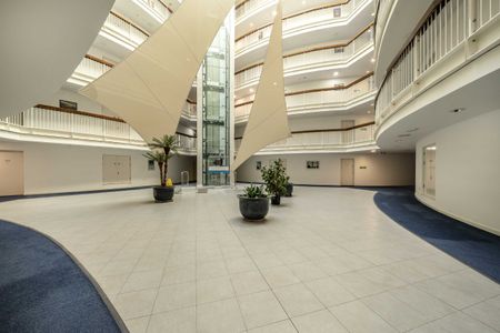 Lombard Road, SW11, London - Photo 3