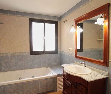 5 room luxury Villa for rent in Alhaurín de la Torre, Spain - Photo 4